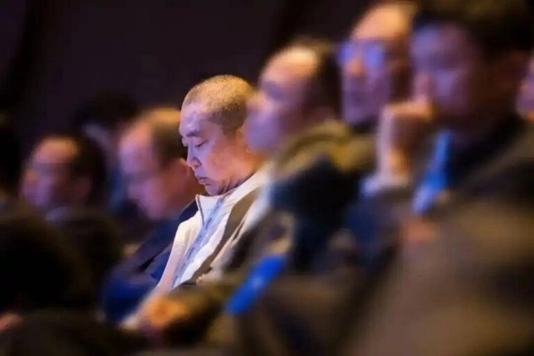市八届人大六次会议召开议案审查委员会会议